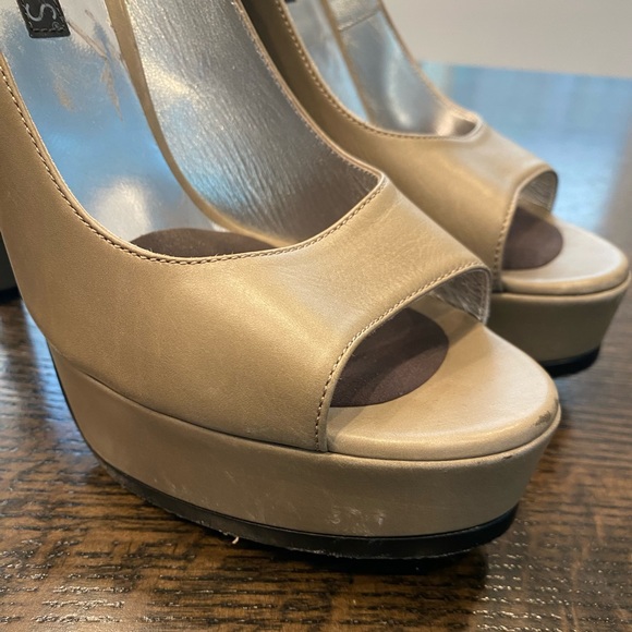 Rare! Ruthie Davis Bolted Heel Peep Toe Pumps - Picture 4 of 6